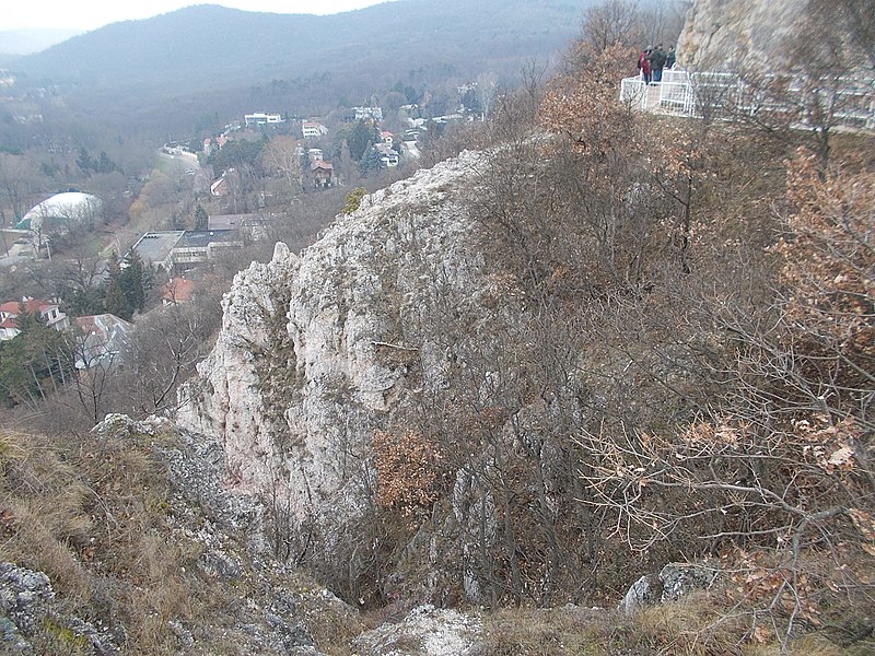 File:Upper Way from Apáthy Rock, 2017 Nyék.jpg