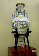 Так звана Ваза Фортуні (Альгамбра), кераміка (крилата ваза), люстр, мусульманська Іспанія, Альгамбра, 14 століття