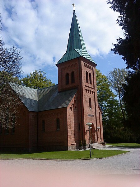 File:VedbækKirke01.jpg