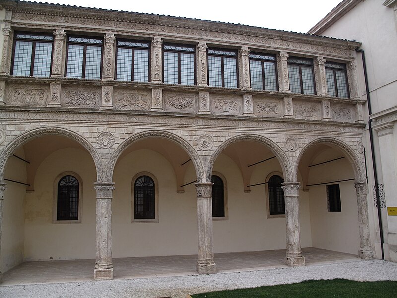 File:Vicenza Loggia Zeno Palazzo Vescovado-11.jpg