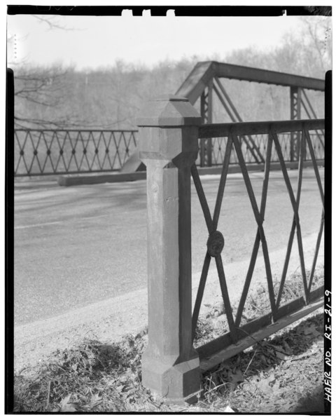 File:View north, detail of railing - Albion Bridge, School Street, Spanning Blackstone River, Cumberland, Providence County, RI HAER RI,4-CUMB,4-9.tif