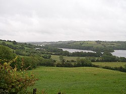 Skeagh Lough Upper boyunca kuzeyi görüntüleyin (coğrafya 2641247) .jpg