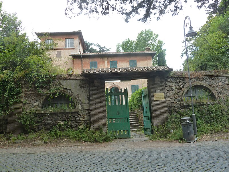 File:VillaAppiaAntica.JPG