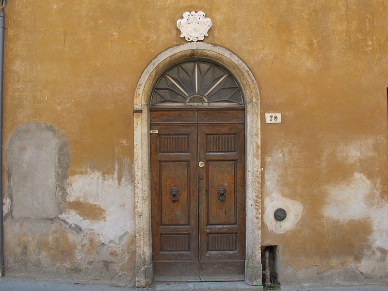 File:Volterra, porta 02.JPG