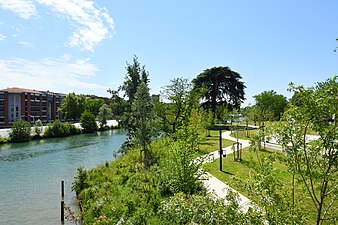 Vue sur les rives d'Empalot et promenade le long de la Garonne