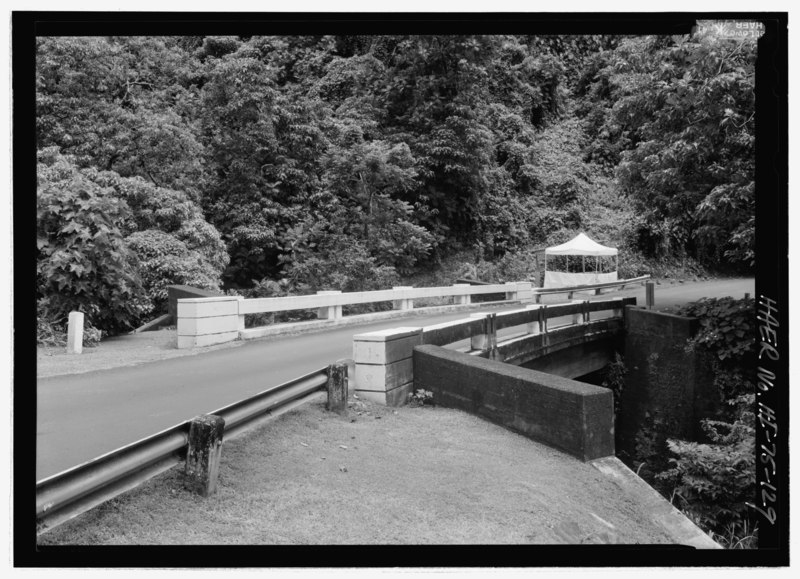 File:Wailua Bridge (1947), looking north northeast near MM 44.75 - Hana Belt Road, Between Haiku and Kaipahulu, Hana, Maui County, HI HAER HI-75-129.tif