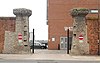 Waterloo Dock poort tegenover Roberts Street.jpg