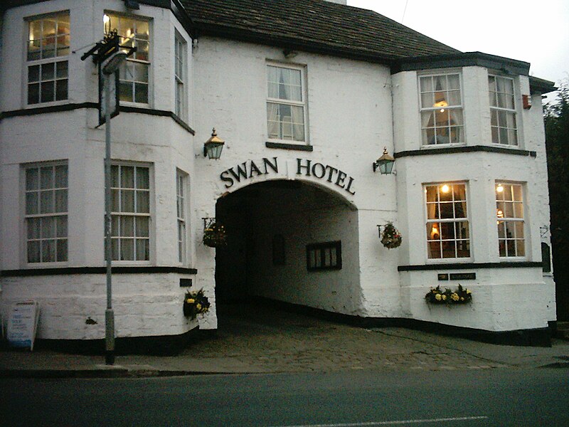 File:White Swan at Aberford.jpg