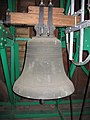 Untere einzelne (kleine) Glocke im Kirchturm der katholischen Kirche Unbefleckte Empfängnis