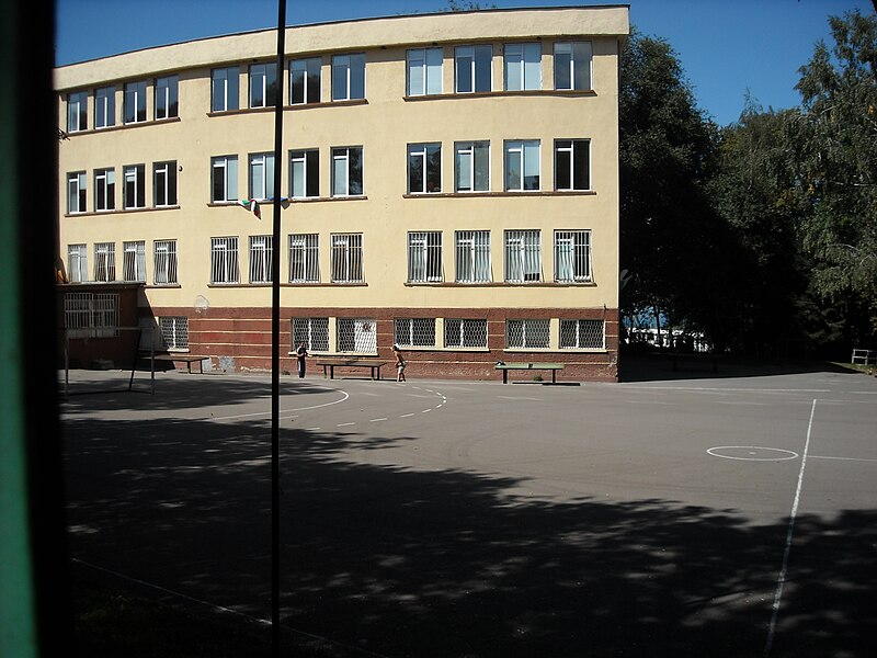 File:"Elin Pelin" Primary school, Pancharevo.jpg