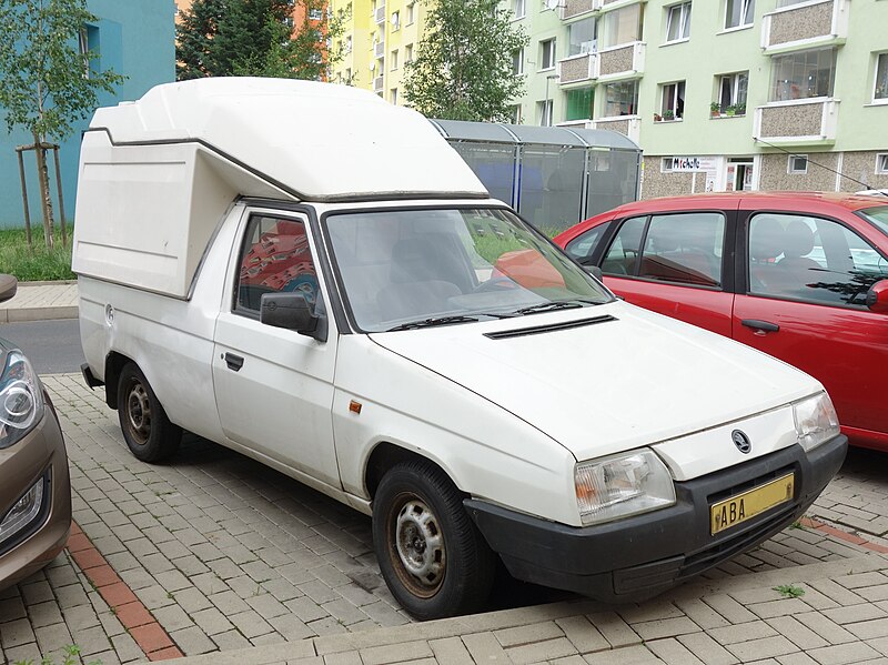 File:Škoda Favorit Pickup.jpg