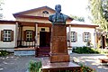 Monument voor Taras Shevchenko in de buurt van het museum "Zapovit"