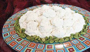 Mann al-sama, nougat fourré aux amandes ou aux pistaches et grains de cardamome