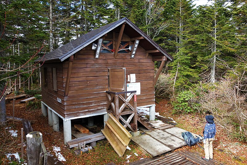 File:田代山避難小屋.jpg