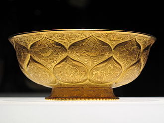 Tang era gilt-gold bowl with lotus and animal motifs Yuan Yang Lian Ban Wen Jin Wan 20091112.jpg
