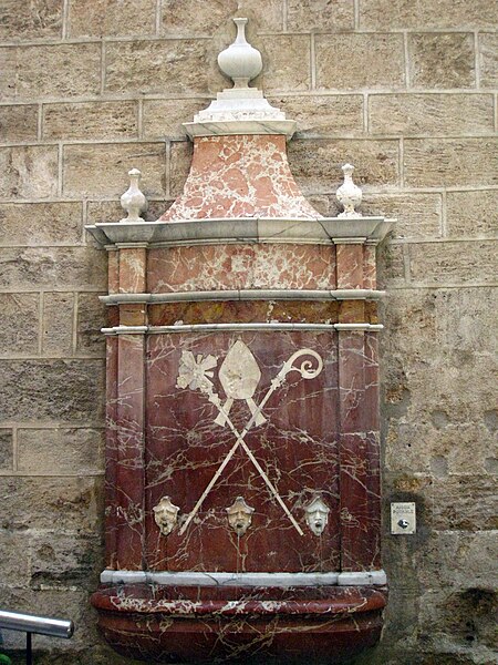 File:031 Església de Sant Martí (València), font.JPG