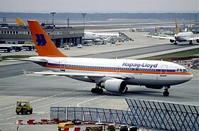 D-AHLB, l'Airbus A310 impliqué dans l'accident, ici à l'aéroport de Francfort-sur-le-Main en avril 1998.