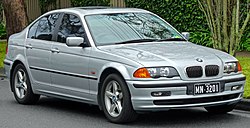 1998-2001 BMW 328i (E46) sedan (2011-07-17) 01.jpg