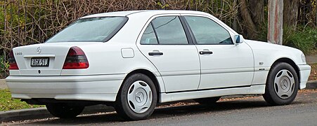 1998 Mercedes-Benz C 200 (W 202) sedán clásico (2010-07-05) 03.jpg