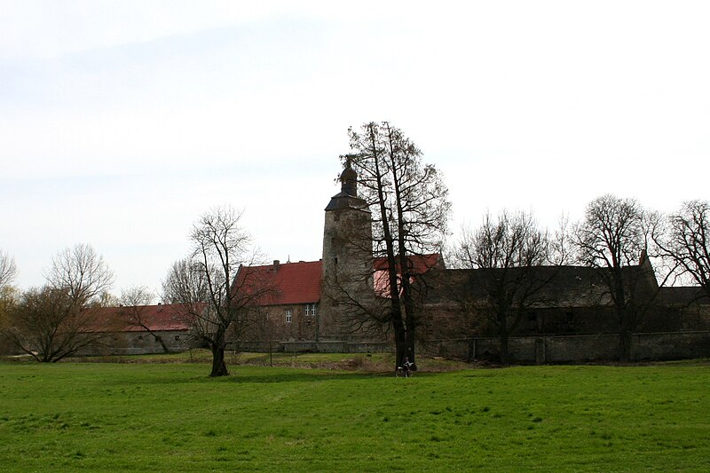 File:2006-04-15 Wasserburg Egeln2.JPG