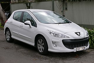 2008 Peugeot 308 (T7) XS HDi 5-door hatchback (2015-07-03) 01