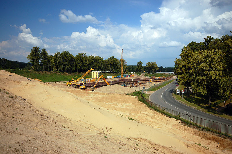 File:2009-06-30-schiffshebewerk-niederfinow-by-RalfR-14.jpg