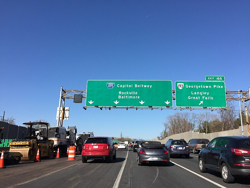 File:2015-04-11 16 45 08 View north along the inner loop of the Capital Beltway (Interstate 495) at Exit 44 (Virginia State Route 193-Georgetown Pike, Langley, Great Falls) in McLean, Fairfax County, Virginia.jpg