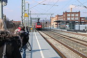 Deutsch: S1 der S-Bahn Dresden (von Meißen-Triebischtal nach Bad Schandau) bei Einfahrt in den Bahnhof Dresden-Pieschen mit E-Lok der Baureihe 146 und Doppelstockwagen der 4. Generation)