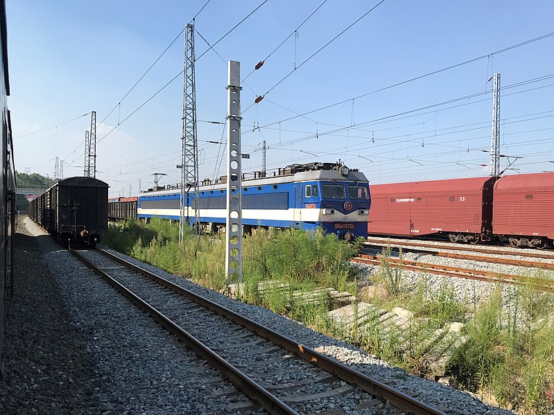 File:201908 SS3B-5072 at Xiaonanya Station.jpg