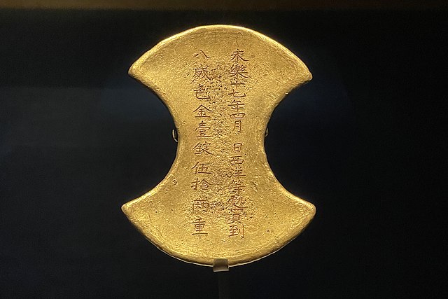 A gold ingot excavated from the tomb of Prince Zhuang of Liang, a son of the Hongxi Emperor, with an inscription stating that the ingot was made from 