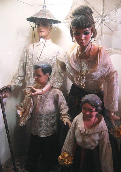 File:A family belonging to the Principalia.JPG