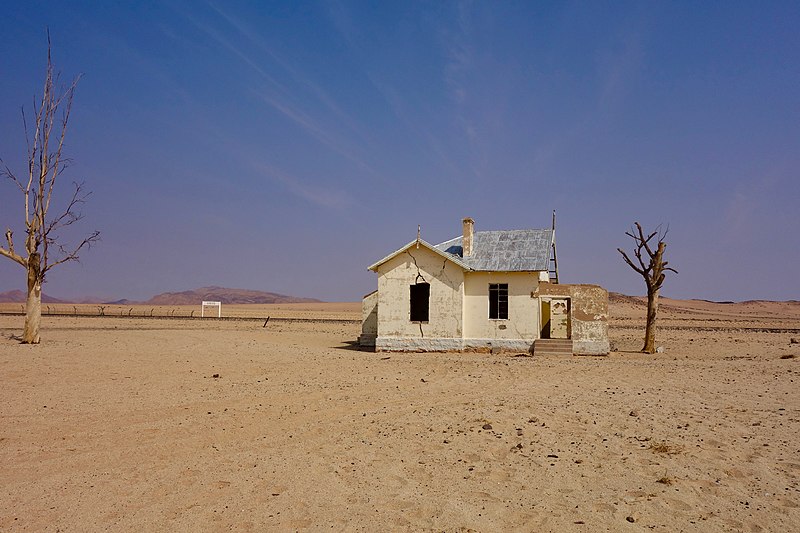 File:Abandoned House (37051058143).jpg