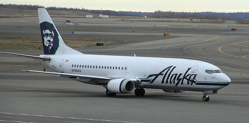 File:Alaska Airlines Boeing 737, Anchorage Airport.jpg