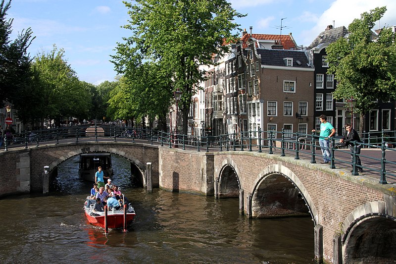 File:Amsterdam-472-Reguliersgracht-2010-gje.jpg