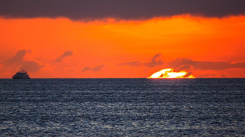 File:Another spectacular sunset from off the SW coast of Isla San Critobal (16071015823) (cropped).jpg
