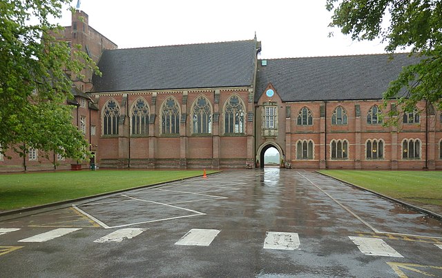 Gaiman attended Ardingly College in Ardingly, West Sussex