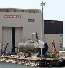 HMS Astute en bloques de quilla antes del lanzamiento