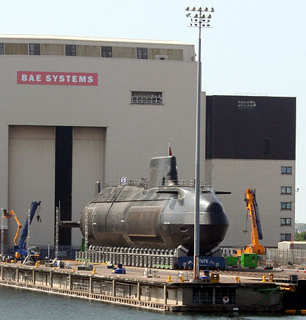 Construction du premier sous-marin nucléaire d'attaque de classe Astute sur un chantier naval britannique en 2007.