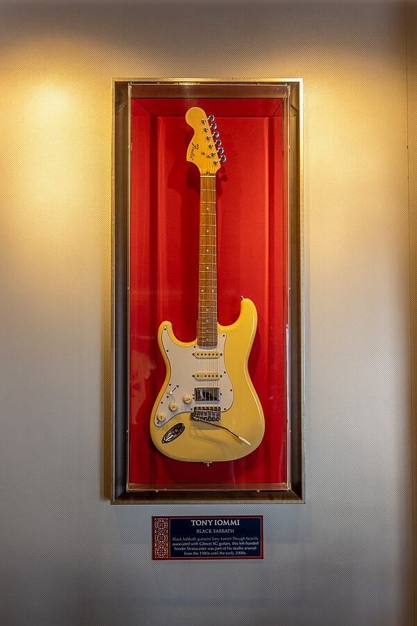 Guitar used by Iommi, on display at the Hard Rock Cafe in Tenerife