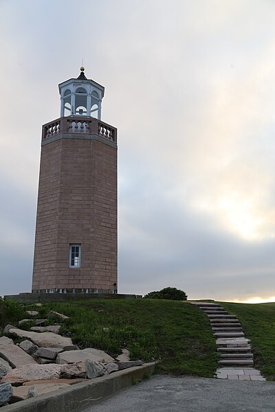 File:Avery Point Light House in Groton, CT 02.jpg