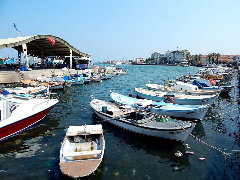 File:Ayvalık Marina... - panoramio.jpg