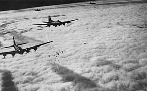 Бомбардиране от B-17F над облаците над Бремен, 13 ноември 1943 г.