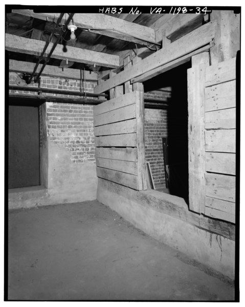 File:BASEMENT - ENTRY TO EAST ROOM (WINE CELLAR?) OF MAIN BLOCK - Blandfield, U.S. Route 17 and State Route 624, Caret, Essex County, VA HABS VA,29-CAR.V,1-34.tif