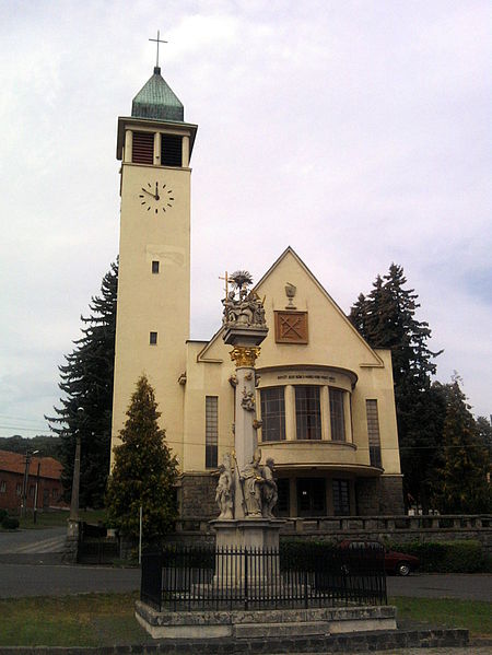 File:Bakabánya-Pukanec-ev church.jpg