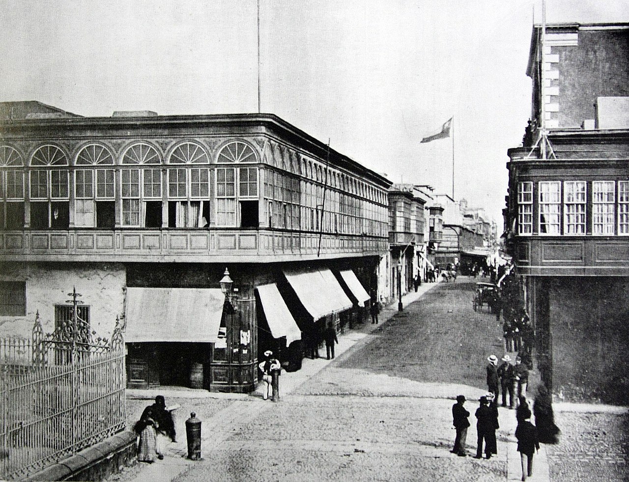 File:Bandera Chile Palacio Lima Perú.JPG - Wikimedia Commons