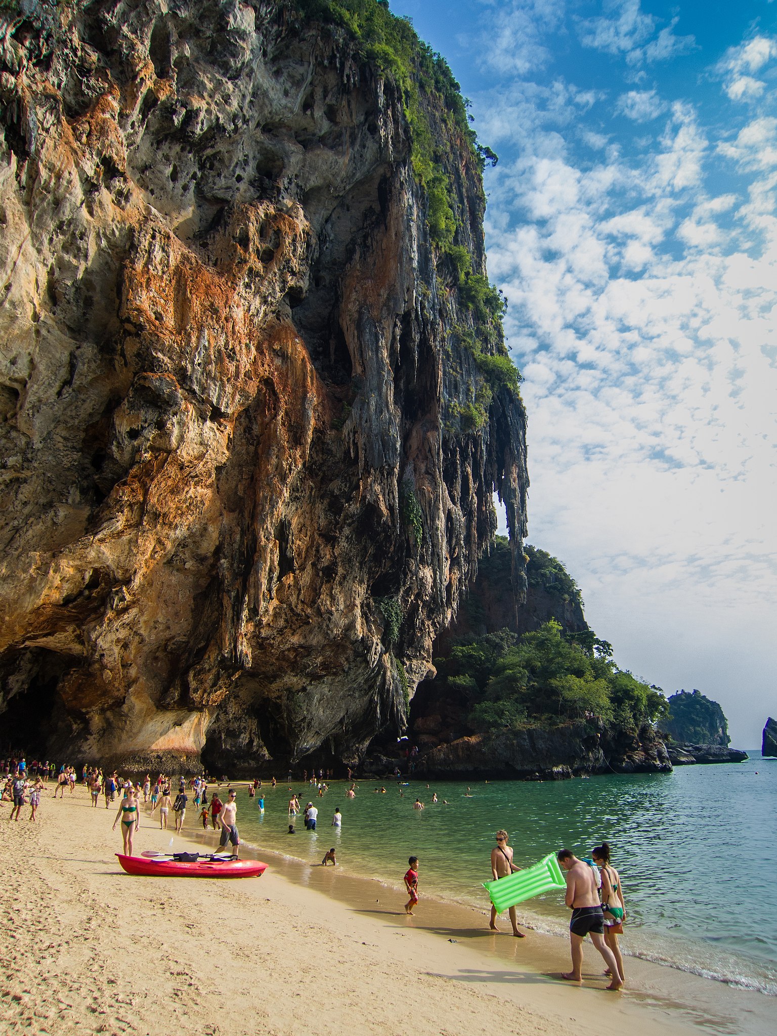 File:Beach Railay beach, Thailand - Strand (19940251718).jpg