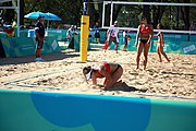 Deutsch: Beachvolleyball bei den Olympischen Jugendspielen 2018; Tag 8, 14. Oktober 2018; Mädchen, Achtelfinale – Bolivien-Puerto Rico 0:2 (18–21/18–21 ) English: Beach volleyball at the 2018 Summer Youth Olympics at 14 October 2018 – Girls Round of 16 – Bolivia-Puerto Rico 0:2 (18–21/18–21 )