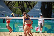 Deutsch: Beachvolleyball bei den Olympischen Jugendspielen 2018; Tag 8, 14. Oktober 2018; Mädchen, Achtelfinale – Bolivien-Puerto Rico 0:2 (18–21/18–21 ) English: Beach volleyball at the 2018 Summer Youth Olympics at 14 October 2018 – Girls Round of 16 – Bolivia-Puerto Rico 0:2 (18–21/18–21 )