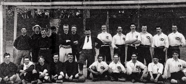 Pre-match photograph in front of a goal. Left: the Belgian team; right: the French team; centre: the referee John C. Keene, with the match ball