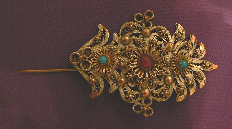 File:Belogradchik-hitorical-museum-19century-golden-brooch-1.jpg